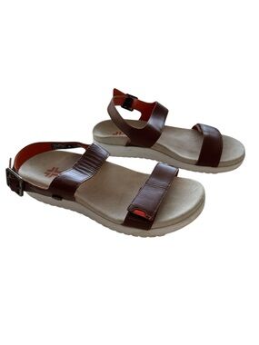 Kuru Glide Womens Size 8 Brown White Beach Walking Outdoor Strappy Sandals